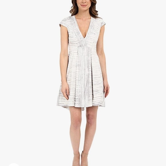 Halston Heritage Cap Sleeve Structured Dress Size 0